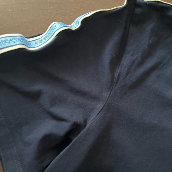 Guess tee Like new condition - Picture 5 of 8